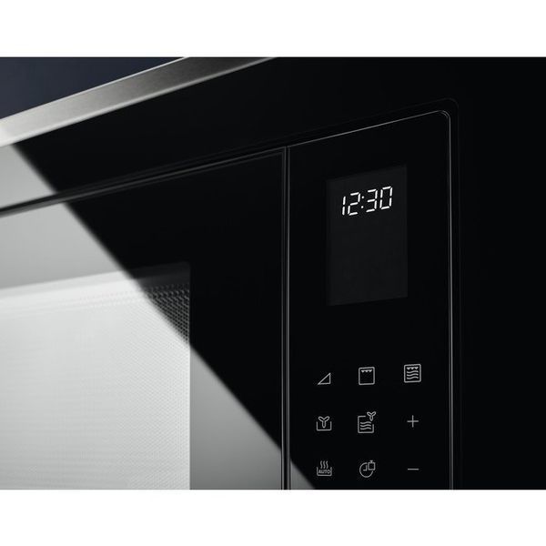 Мікрохвильовка з грилем Electrolux LMS4253TMX 021052 фото