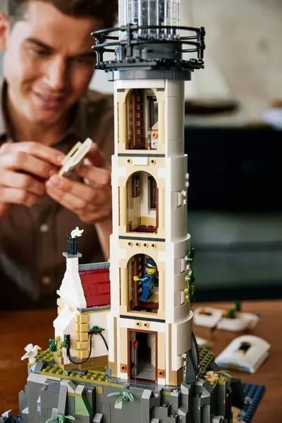 Блочный конструктор LEGO Ideas Моторизованный маяк (21335) 613510 фото