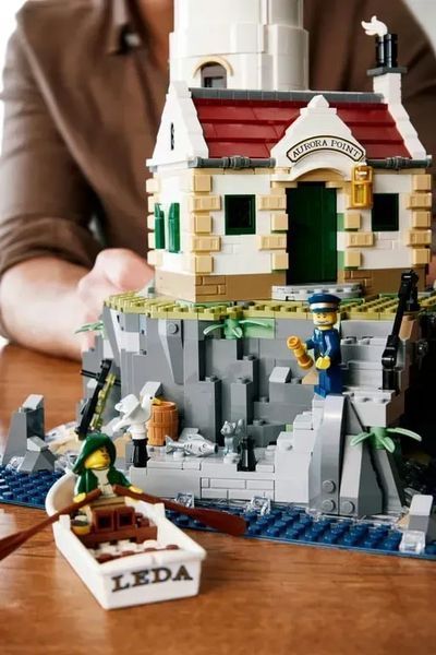 Блочный конструктор LEGO Ideas Моторизованный маяк (21335) 613510 фото