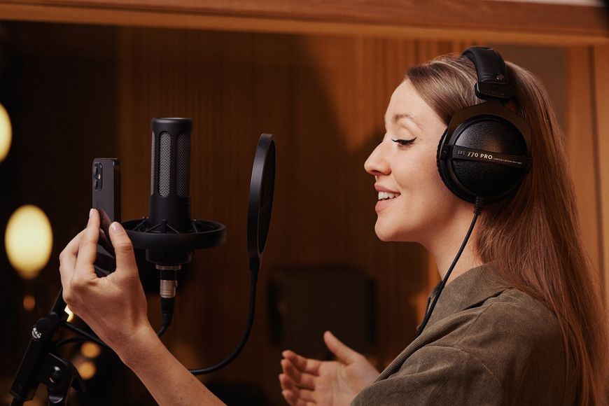 Наушники полноразмерные BEYERDYNAMIC DT 770 Pro 250 Ohm LE Черный 2013323 фото