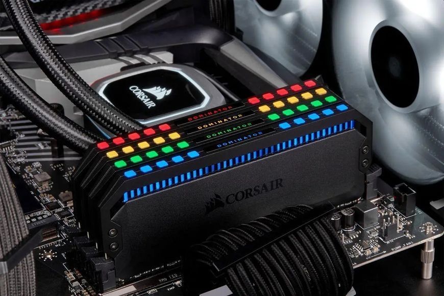Пам'ять для настільних комп'ютерів Corsair 32 GB (2x16GB) DDR4 3466 MHz Dominator Platinum (CMT32GX4M2C3466C16) 026383 фото