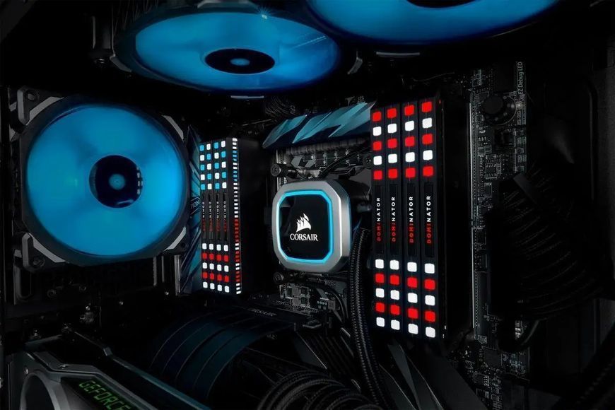 Пам'ять для настільних комп'ютерів Corsair 32 GB (2x16GB) DDR4 3466 MHz Dominator Platinum (CMT32GX4M2C3466C16) 026383 фото