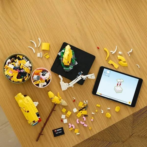 Блоковий конструктор LEGO Fortnite Peely Bone (77072) 613305 фото
