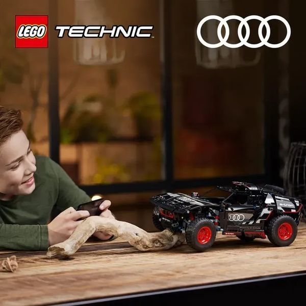 Авто-конструктор LEGO Technic Audi RS Q e-tron (42160) 613424 фото