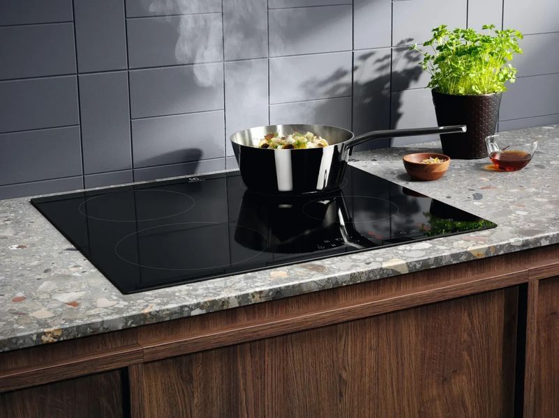 Індукційна варильна поверхня Electrolux KIR60433 605716 фото