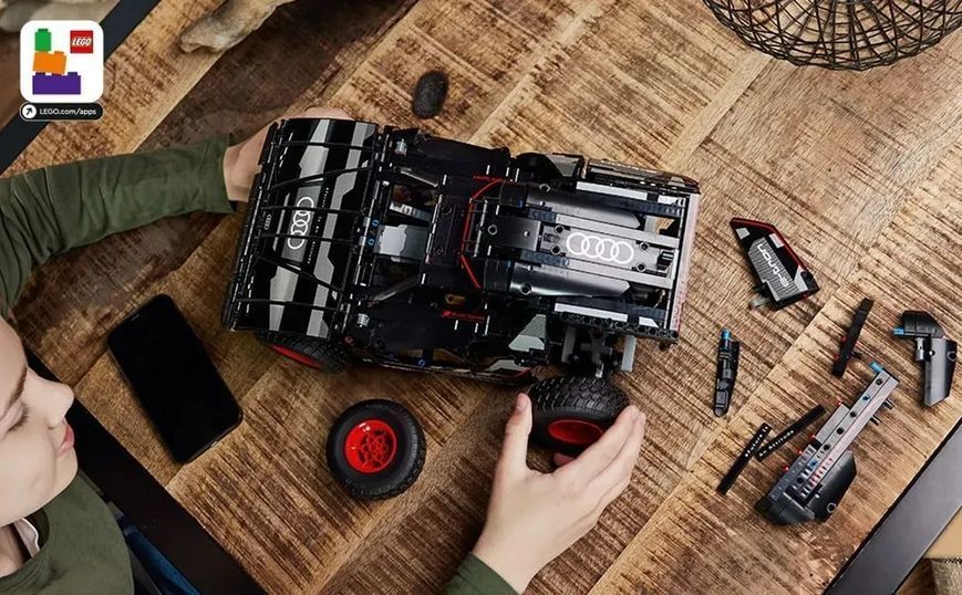 Авто-конструктор LEGO Technic Audi RS Q e-tron (42160) 613424 фото