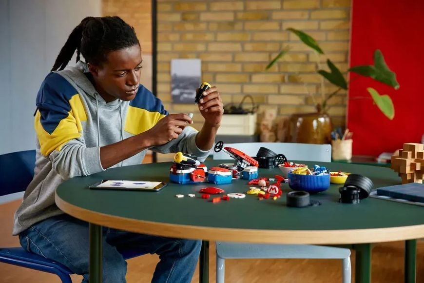 Блоковий конструктор LEGO Super Mario Mario Kart: Mario і Standard Kart (72037) 613439 фото