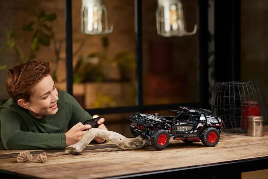 Авто-конструктор LEGO Technic Audi RS Q e-tron (42160) 613424 фото