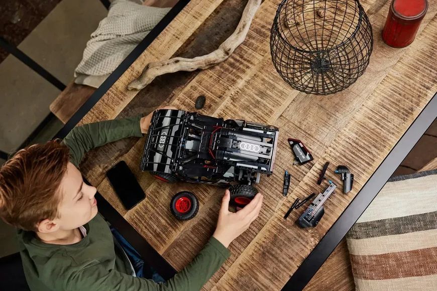 Авто-конструктор LEGO Technic Audi RS Q e-tron (42160) 613424 фото