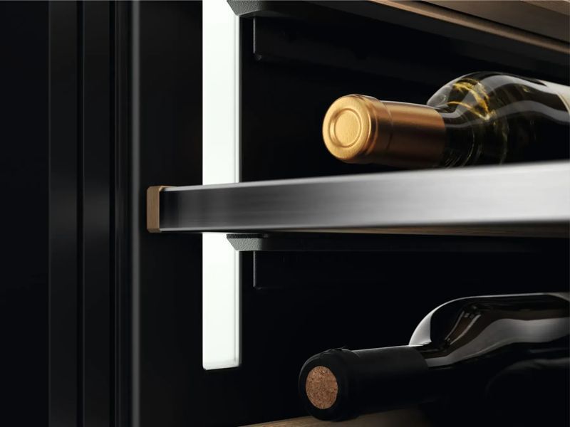 Винна шафа Electrolux EWUS018B7B 603716 фото