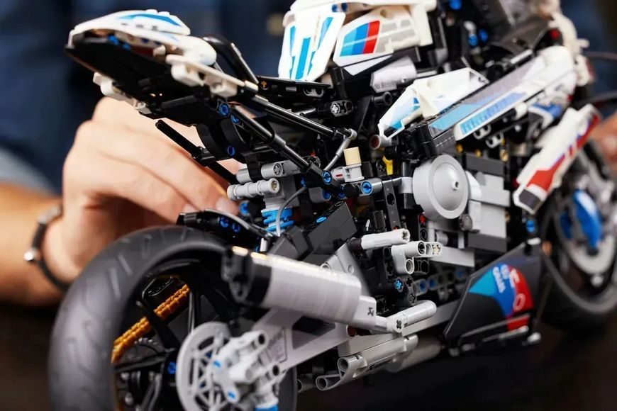 Авто-конструктор LEGO Technic BMW M 1000 RR (42130) 613485 фото