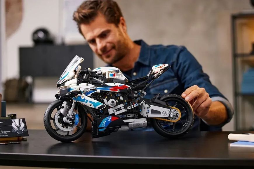 Авто-конструктор LEGO Technic BMW M 1000 RR (42130) 613485 фото