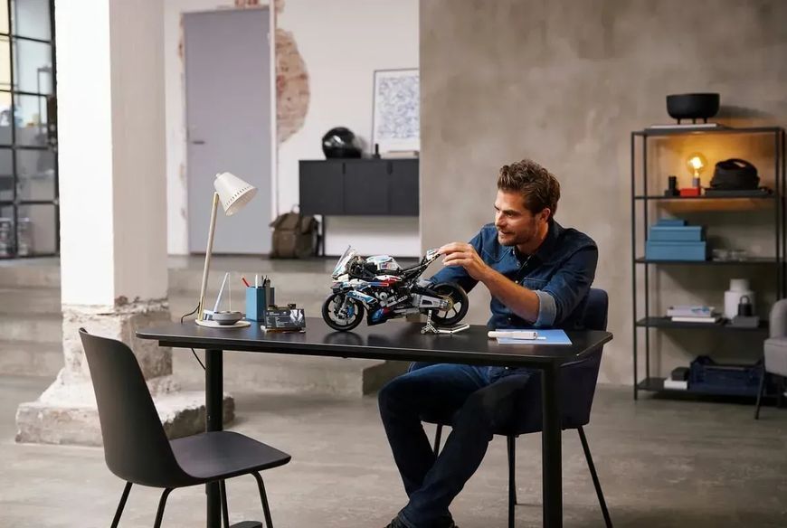Авто-конструктор LEGO Technic BMW M 1000 RR (42130) 613485 фото