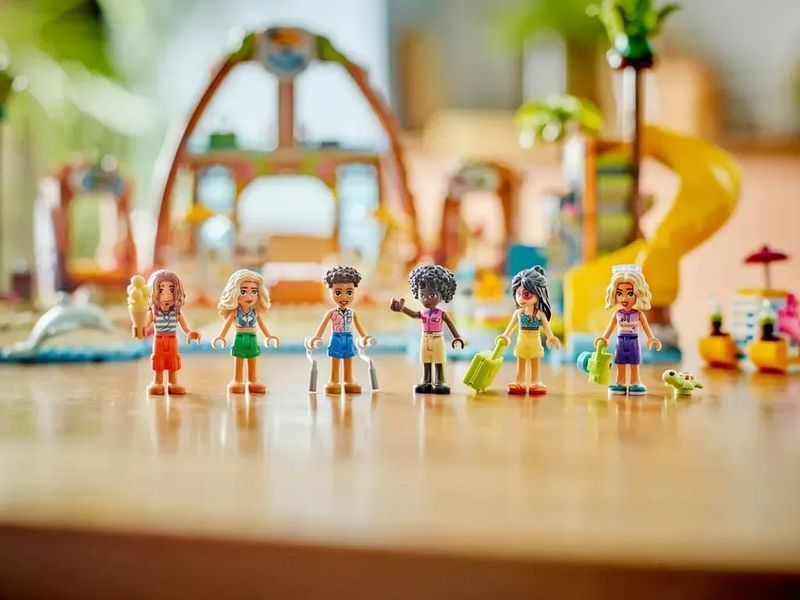 Блоковий конструктор LEGO Friends Пляжний курорт для сімейного відпочинку (42673) 613382 фото