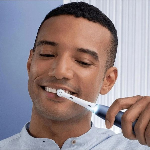 Електрична зубна щітка Oral-B iO Series 7 Sapphire Blue 012775 фото