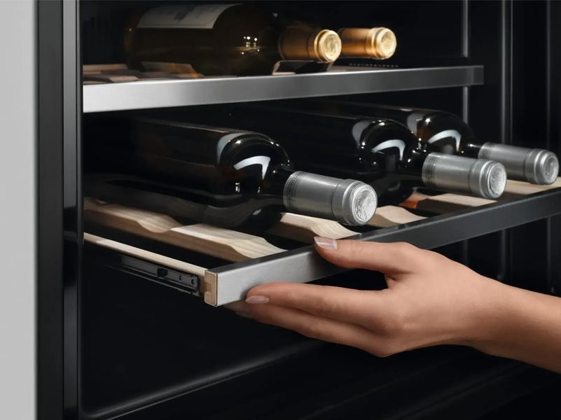 Винна шафа Electrolux KBW5T 603719 фото