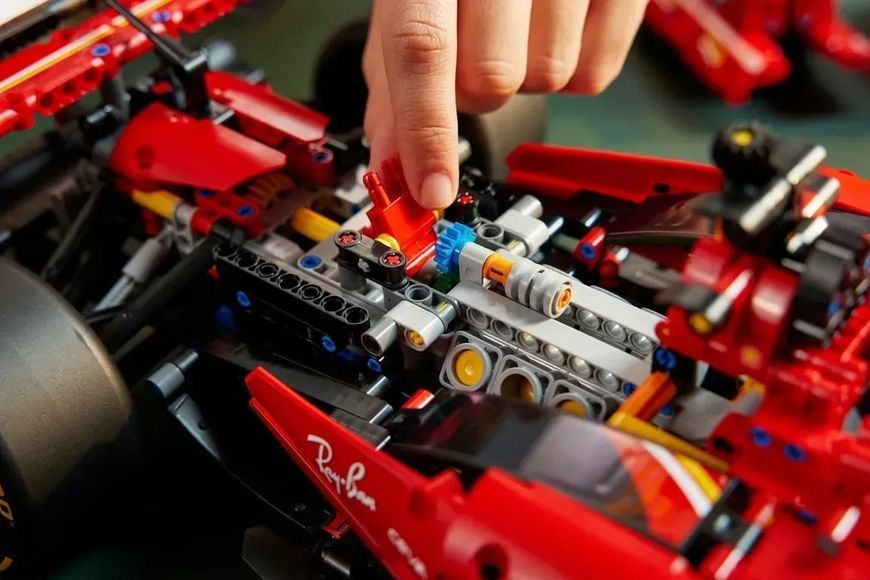 Блоковий конструктор LEGO Technic Автомобіль F1 Ferrari SF-24 (42207) 613471 фото