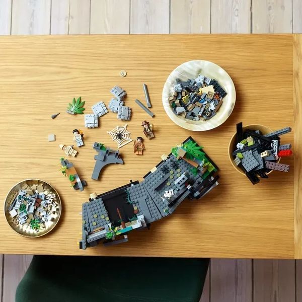 Блоковий конструктор LEGO Indiana Jones Храм Золотого Ідола (77015) 613465 фото