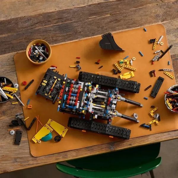 Блочный конструктор LEGO Technic Экскаватор Volvo EC500 Hybrid (42215) 613515 фото