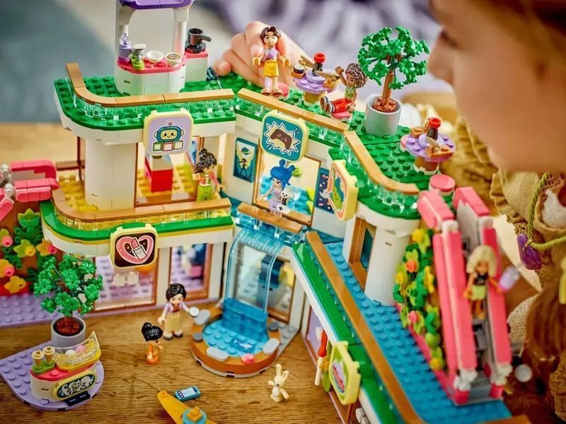 Блоковий конструктор LEGO Friends Торговельний центр у Хартлейк-Сіті (42604) 613372 фото
