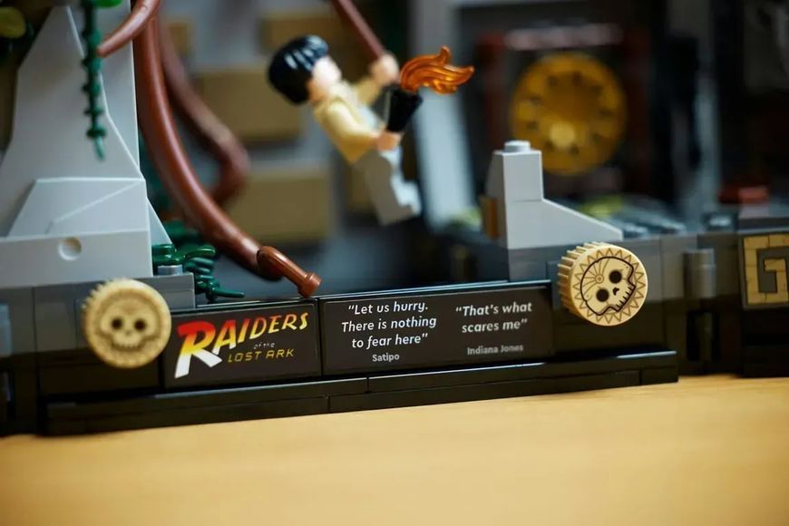 Блоковий конструктор LEGO Indiana Jones Храм Золотого Ідола (77015) 613465 фото