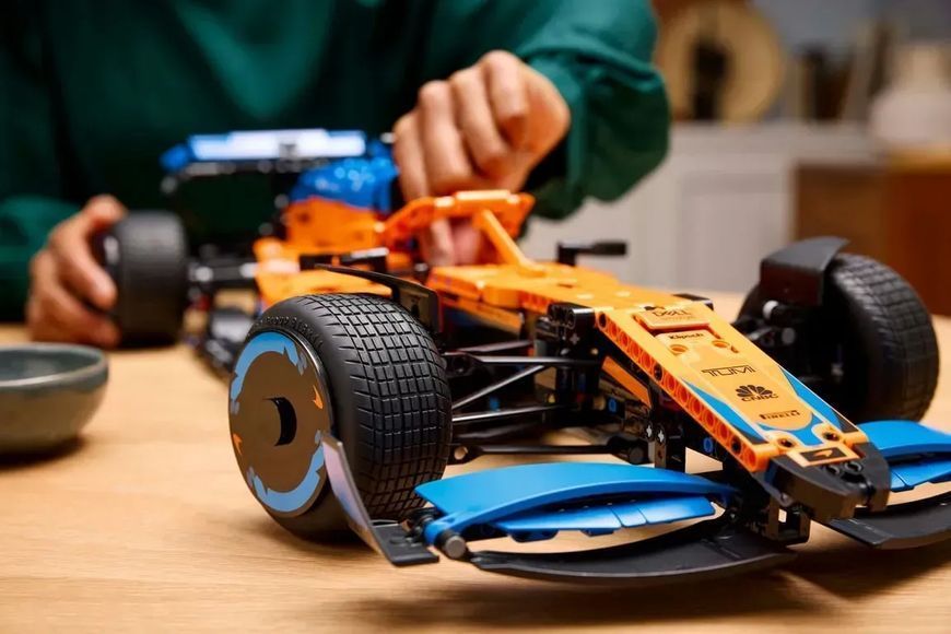 Авто-конструктор LEGO Technic McLaren Formula 1 (42141) 613442 фото
