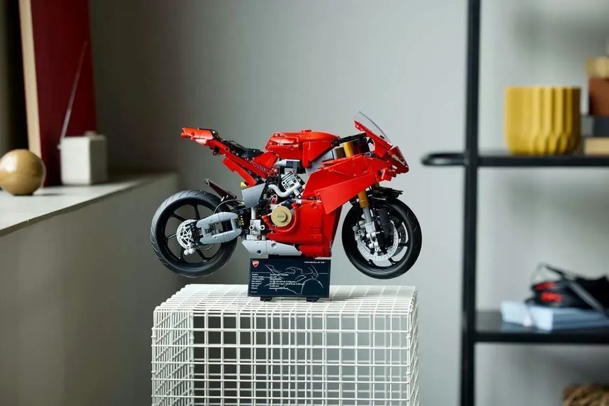 Блоковий конструктор LEGO Technic Мотоцикл Ducati Panigale V4 S 1603 деталі (42202) 613450 фото