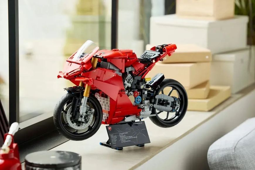 Блоковий конструктор LEGO Technic Мотоцикл Ducati Panigale V4 S 1603 деталі (42202) 613450 фото