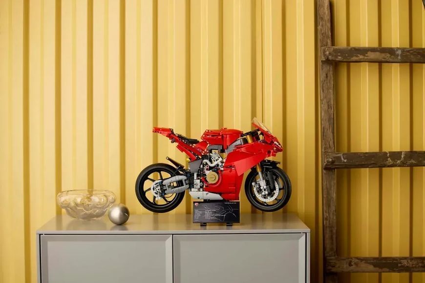 Блоковий конструктор LEGO Technic Мотоцикл Ducati Panigale V4 S 1603 деталі (42202) 613450 фото