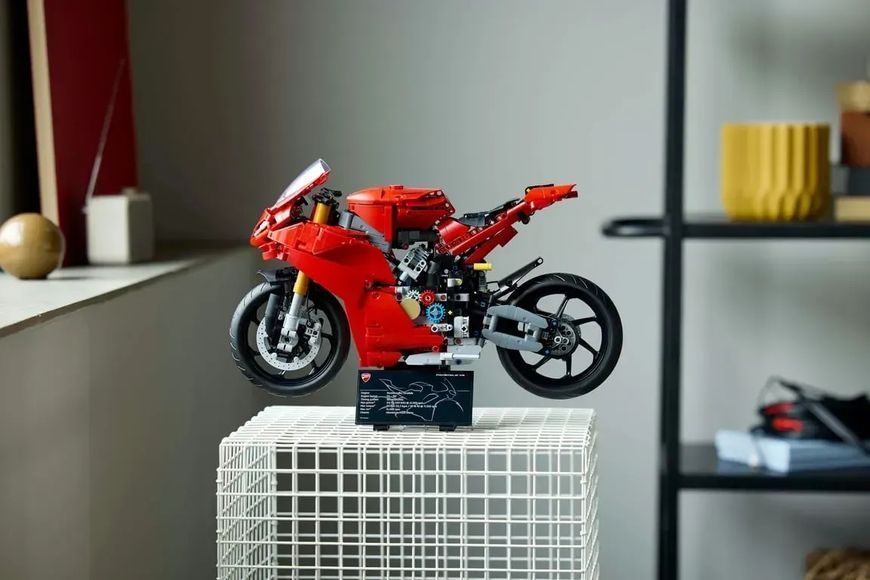 Блоковий конструктор LEGO Technic Мотоцикл Ducati Panigale V4 S 1603 деталі (42202) 613450 фото