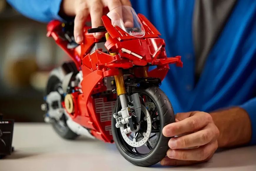Блоковий конструктор LEGO Technic Мотоцикл Ducati Panigale V4 S 1603 деталі (42202) 613450 фото