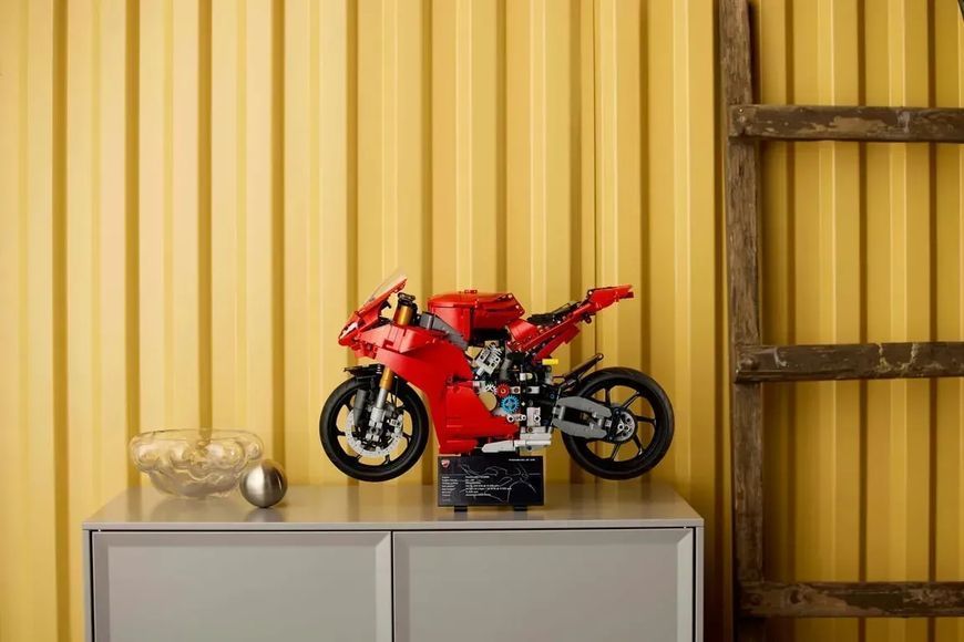 Блоковий конструктор LEGO Technic Мотоцикл Ducati Panigale V4 S 1603 деталі (42202) 613450 фото