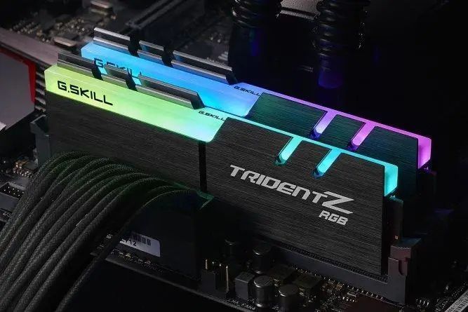 Пам'ять для настільних комп'ютерів G.Skill 16 GB (2x8GB) DDR4 4600 MHz Trident Z RGB (F4-4600C18D-16GTZR) 026452 фото