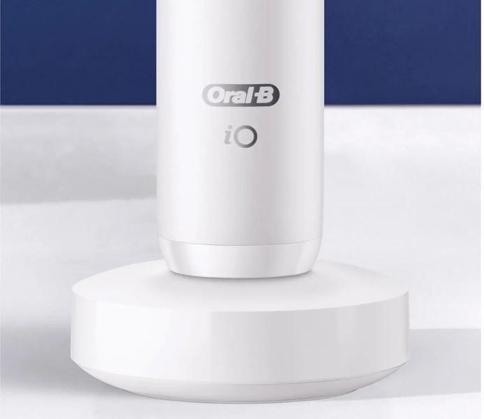 Електрична зубна щітка Oral-B iO Series 7 White 012766 фото