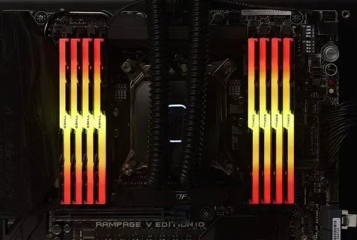 Пам'ять для настільних комп'ютерів G.Skill 32 GB (2x16GB) DDR4 3600 MHz Trident Z RGB (F4-3600C18D-32GTZR) 339519ua фото