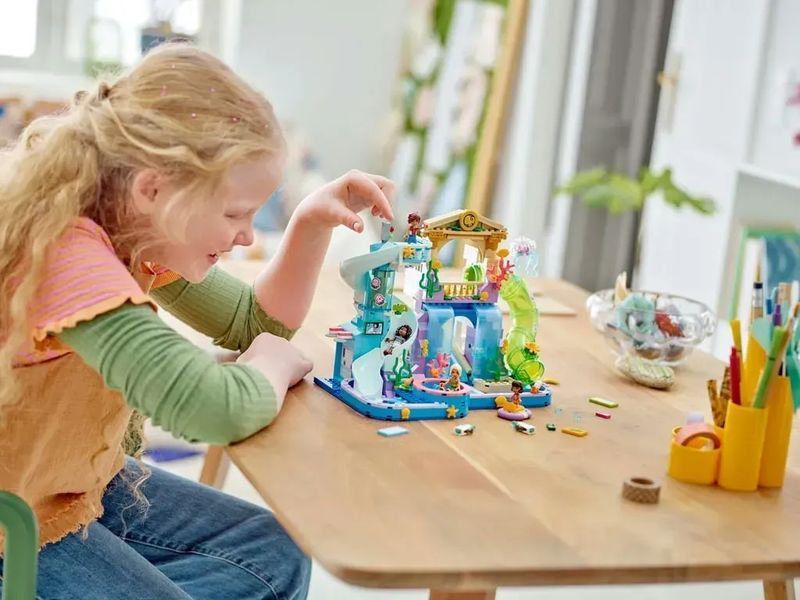 Блоковий конструктор LEGO Аквапарк в Хартлейк Сіті (42630) 613301 фото