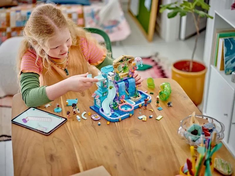 Блоковий конструктор LEGO Аквапарк в Хартлейк Сіті (42630) 613301 фото