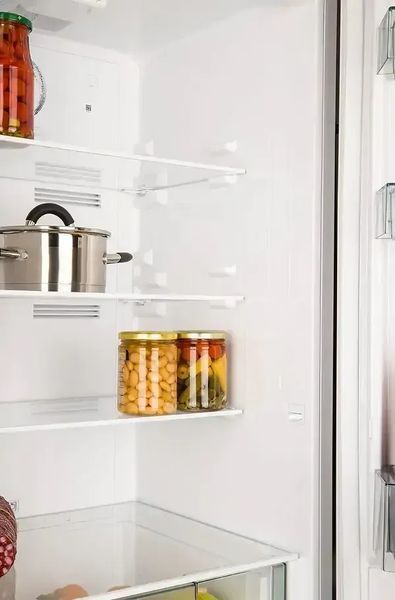 Холодильник з морозильною камерою Vestfrost CNF 186 WBL 580800ua фото