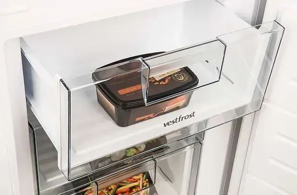 Холодильник з морозильною камерою Vestfrost CNF 186 WBL 580800ua фото