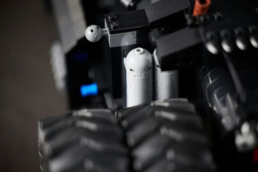 Блоковий конструктор LEGO Бетмобіль Тумблер (76240) 613518 фото