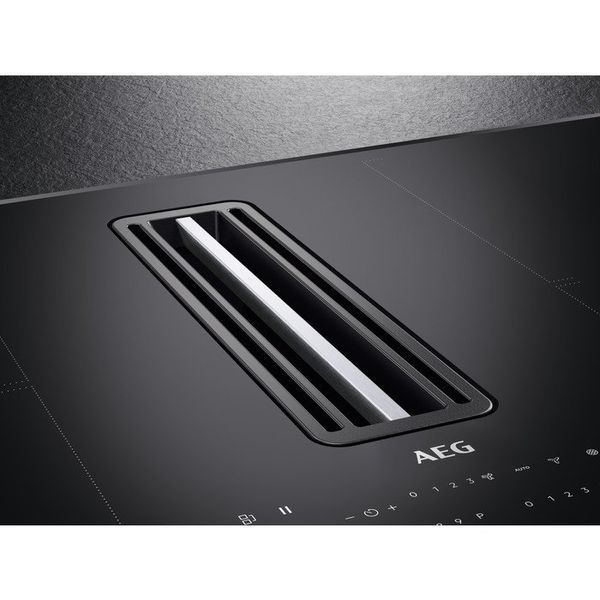 Варочная поверхность электрическая AEG CCE84779FB 007374 фото