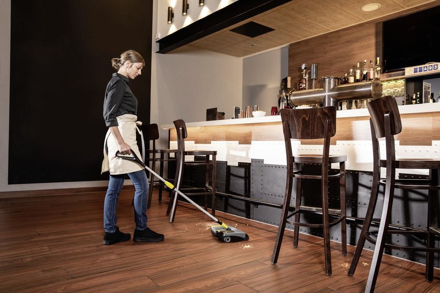 Щітка акумуляторна KARCHER Professional EB 30/1 Li-Ion 1.545-126.0 480769 фото