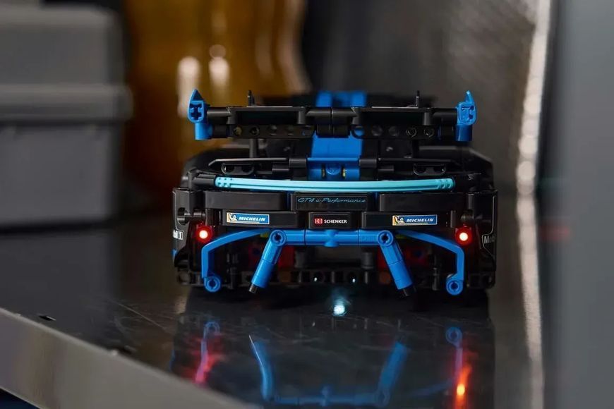 Авто-конструктор LEGO Technic Автомобіль для перегонів Porsche GT4 e-Performance (42176) 613421 фото