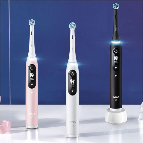 Електрична зубна щітка Oral-B iO Series 6N Black 605067 фото