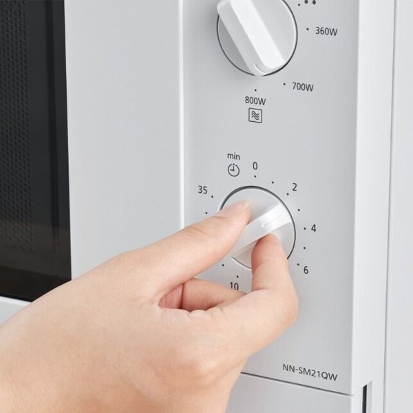Мікрохвильова піч PANASONIC NN-SM21QWEPG 800 Вт діаметр 25.5 см об'єм 20 л біла 2084915 фото