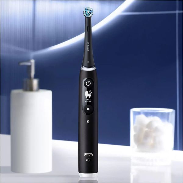 Електрична зубна щітка Oral-B iO Series 6N Black 605067 фото