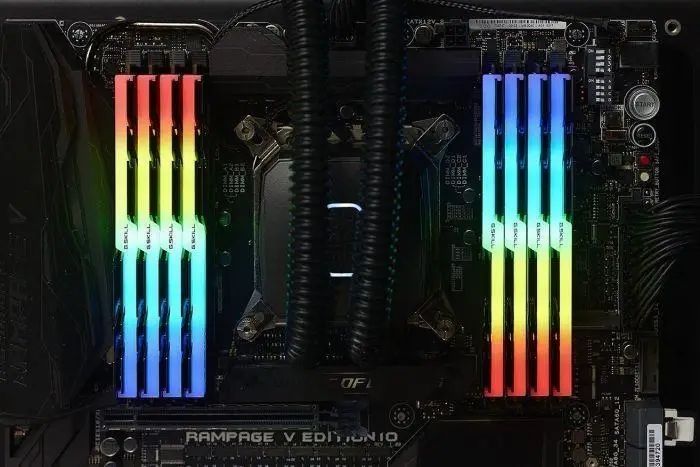 Память для настольных компьютеров G.Skill 32 GB (2x16GB) DDR4 3600 MHz Trident Z RGB (F4-3600C16D-32GTZRC) 026459 фото