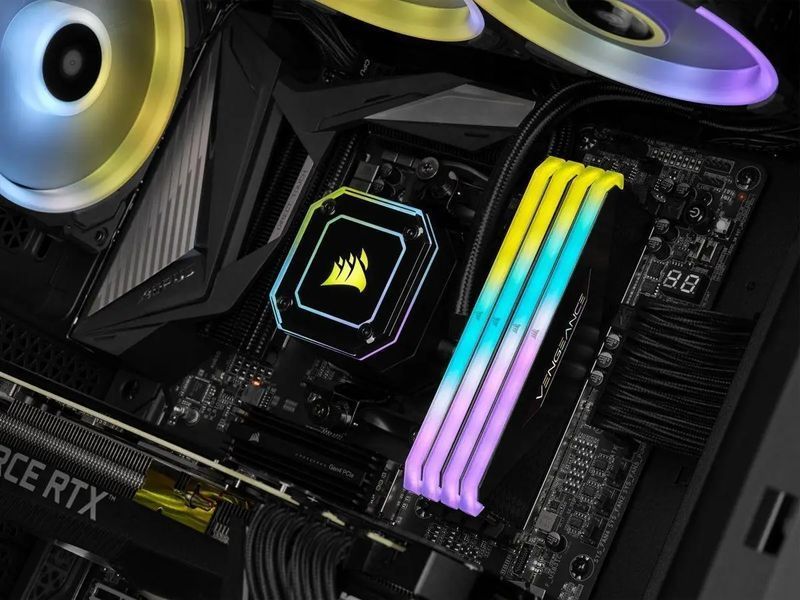 Пам'ять для настільних комп'ютерів Corsair 32 GB (4x8GB) DDR4 3600 MHz Vengeance RGB RT (CMN32GX4M4Z3600C18) 026400 фото