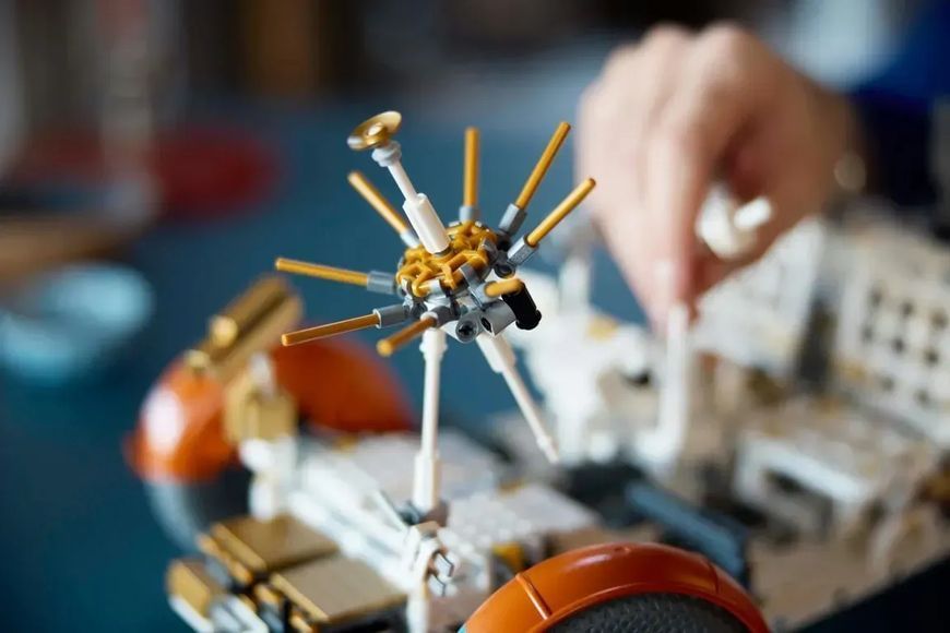 Блочный конструктор LEGO Лунный автомобиль NASA Apollo (42182) 613472 фото