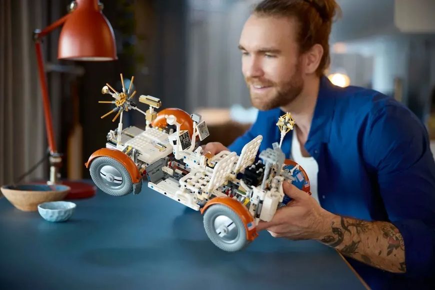 Блочный конструктор LEGO Лунный автомобиль NASA Apollo (42182) 613472 фото